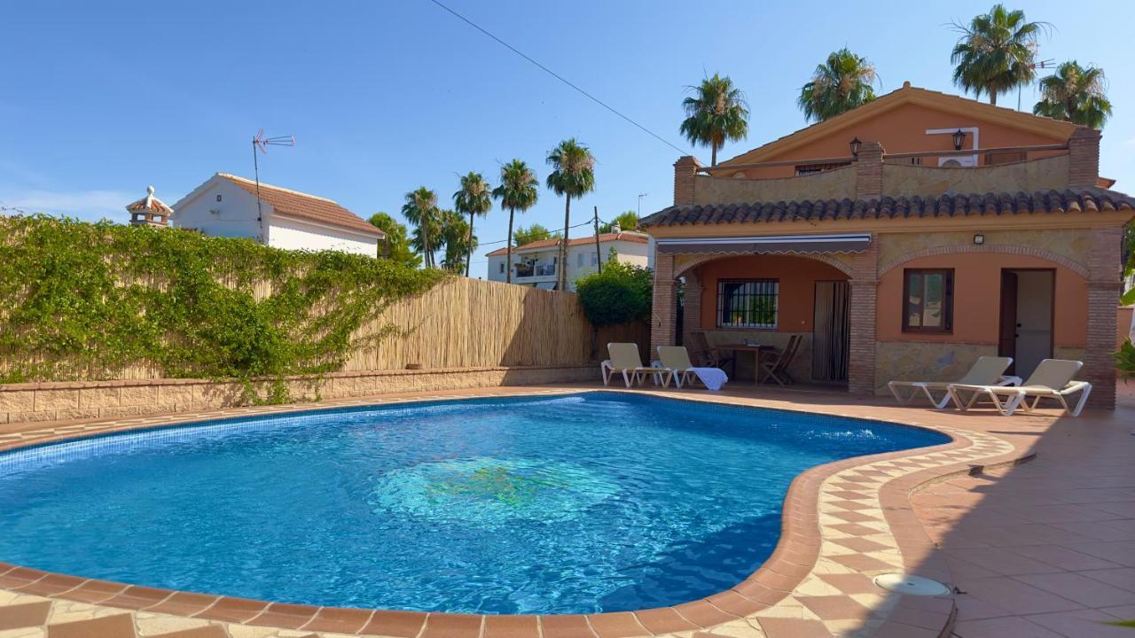 מאלגה Chalet El Parral - Piscina Y Sala De Cine מראה חיצוני תמונה