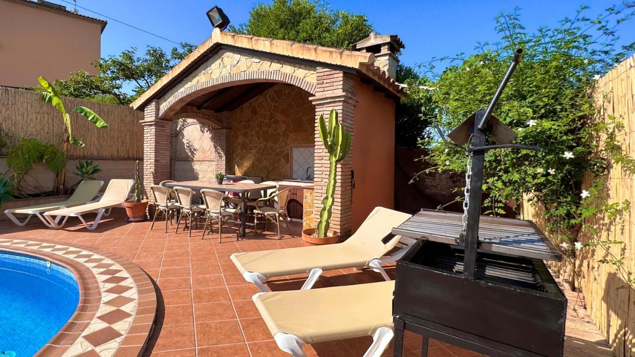 מאלגה Chalet El Parral - Piscina Y Sala De Cine מראה חיצוני תמונה